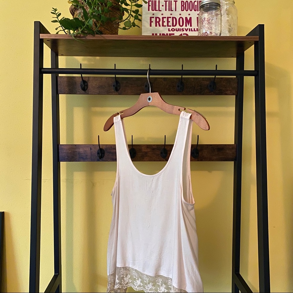 AEO Cream/Blush Lace Trim Shark Bite Tank Top - S